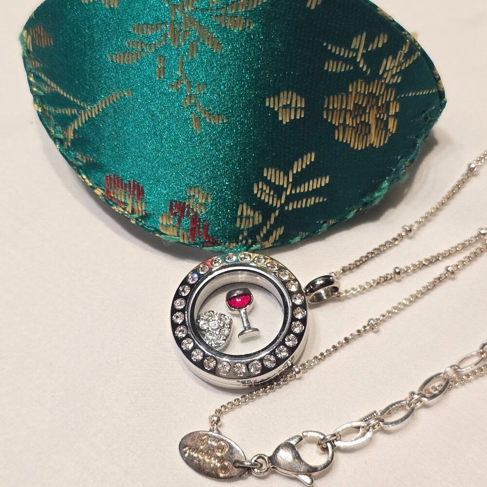 Origami Owl floating locket with wine and heart charm, VGUC Silver tone.